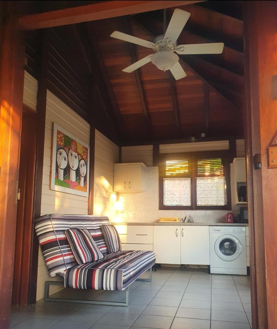 Cottage La Pointe Marine Десе Екстериор снимка