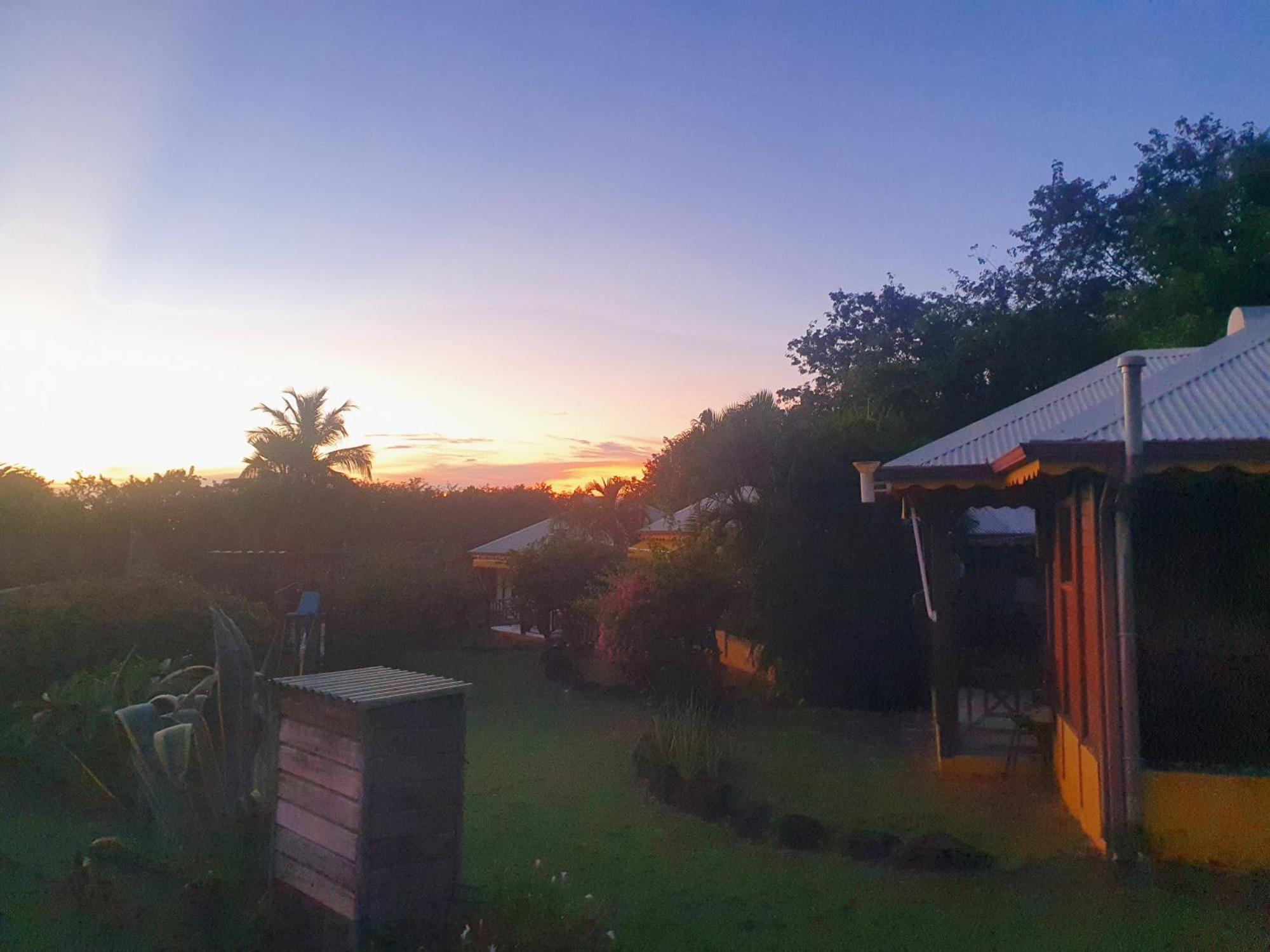 Cottage La Pointe Marine Десе Екстериор снимка